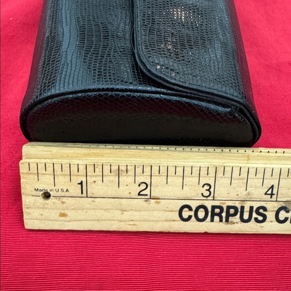 Koret Elegant Black Clutch with Gold Accent and coin purse (mlb/rm)